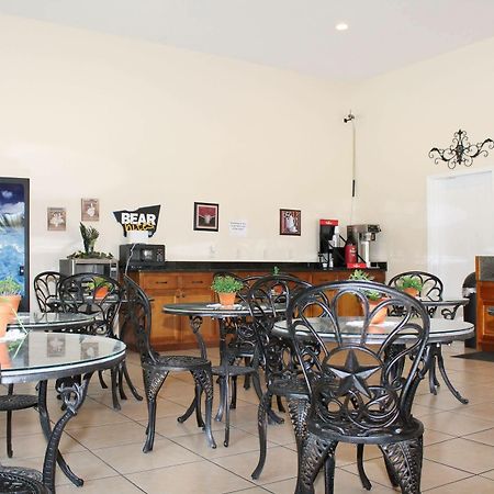 Travelers Inn Kingsland Zewnętrze zdjęcie